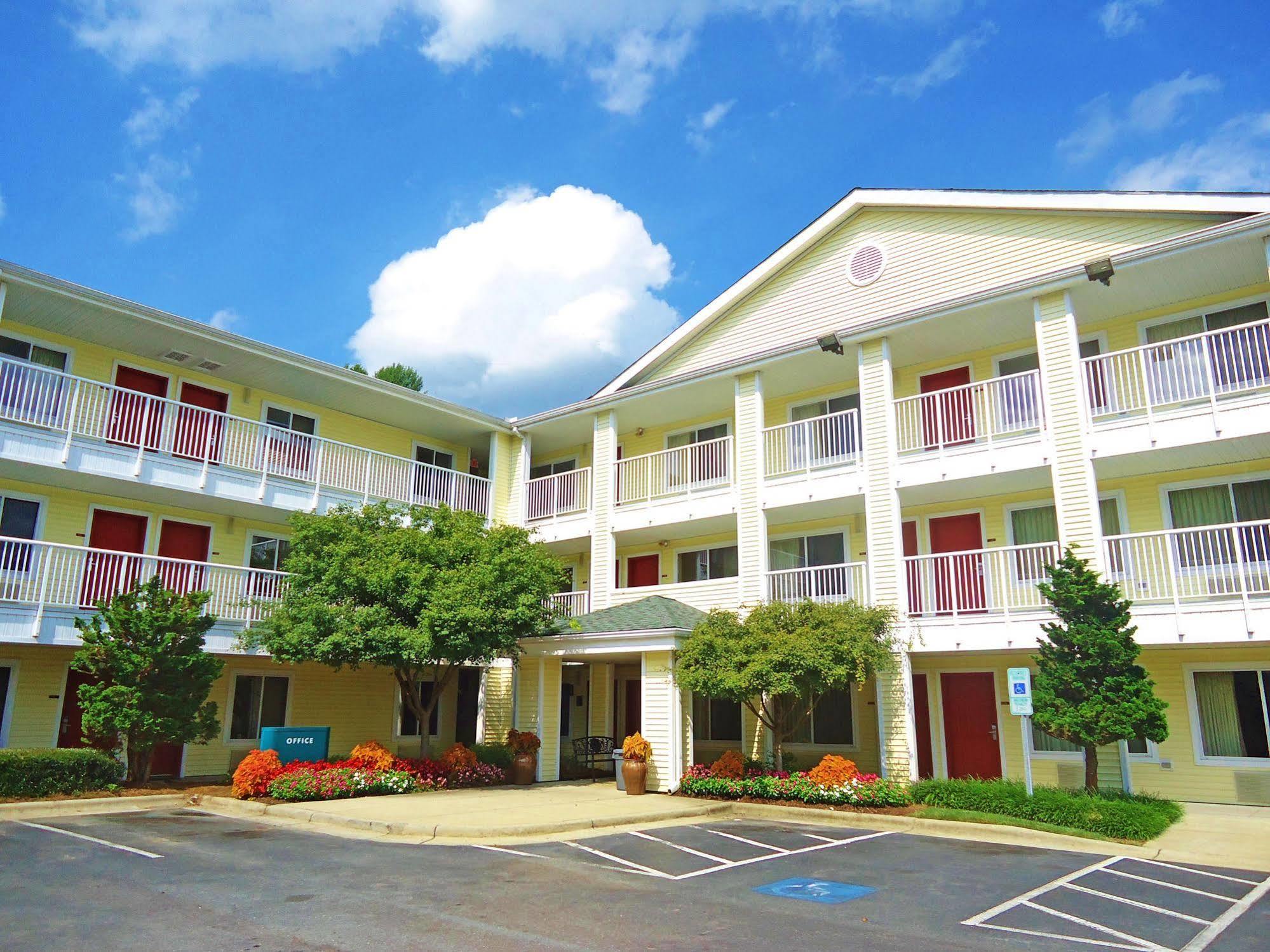 Hometowne Studios By Red Roof Winston-Salem - University Pkwy Экстерьер фото